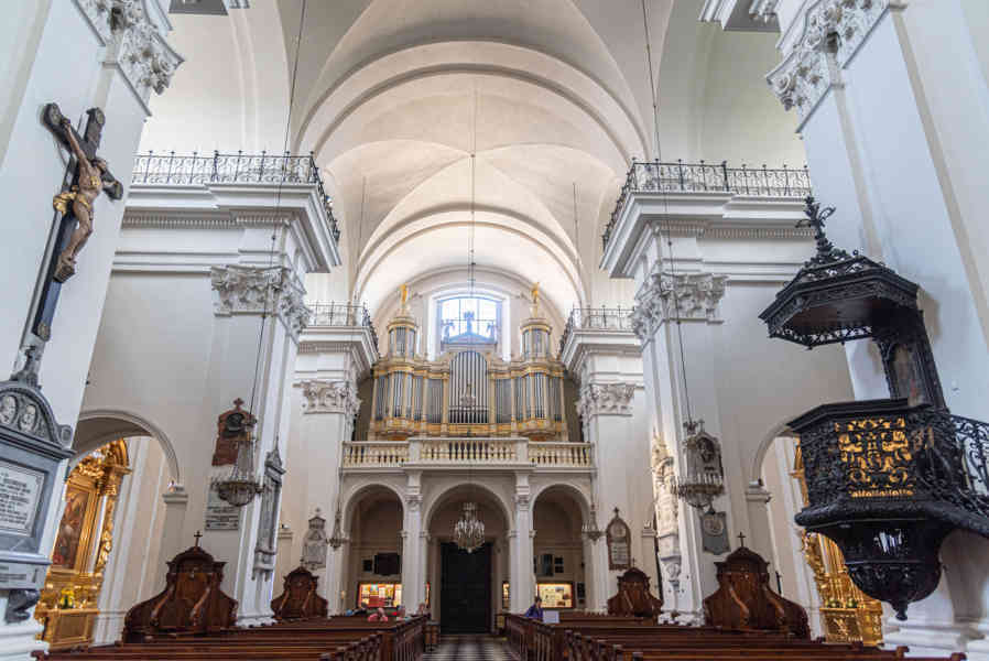 Polonia - Varsovia 147 - iglesia de la Santa Cruz.jpg